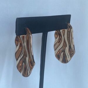 Plated wavy earrings